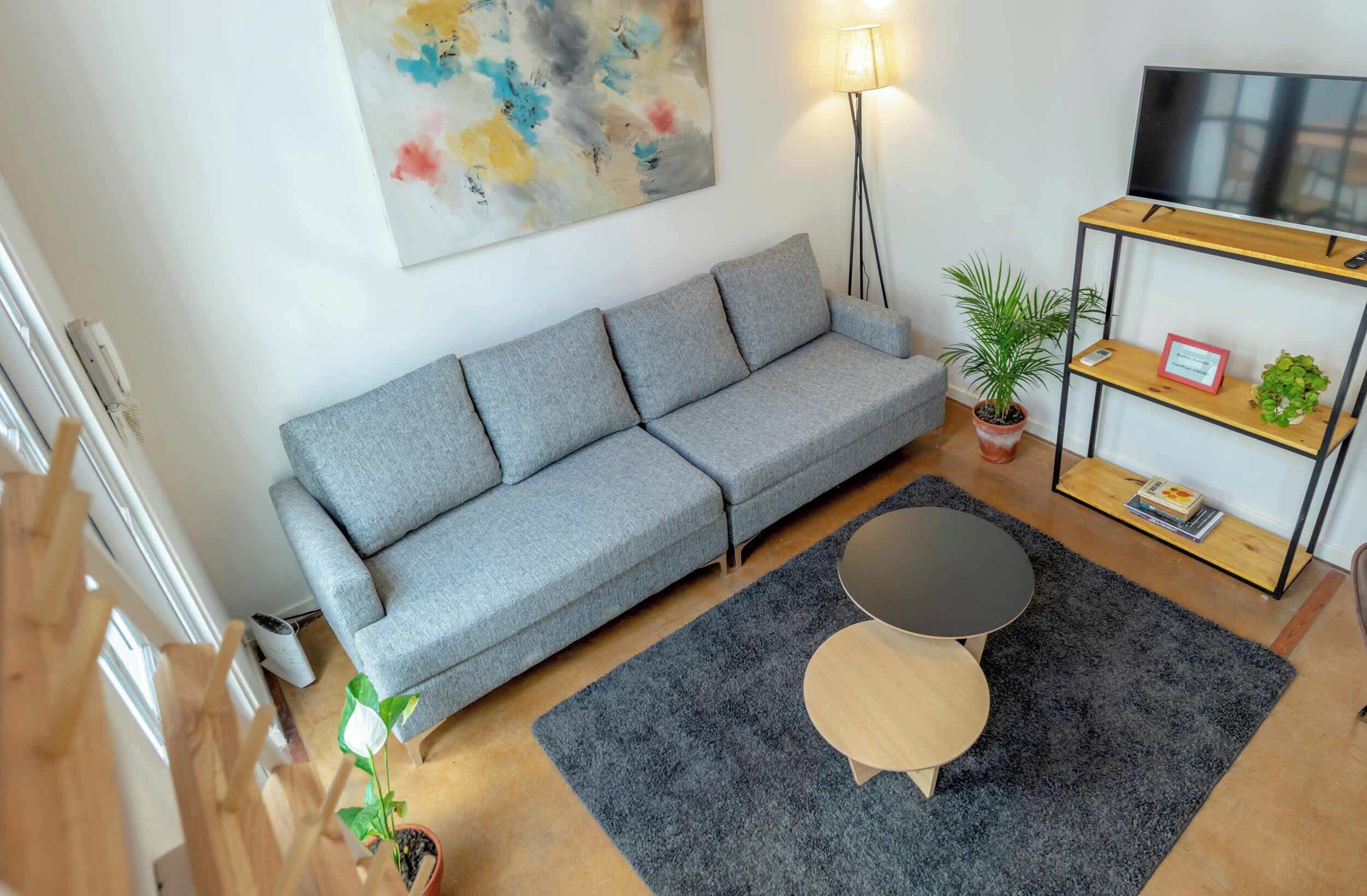 Televisión y oficina 