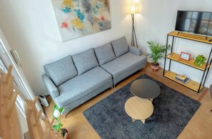 Televisión y oficina 