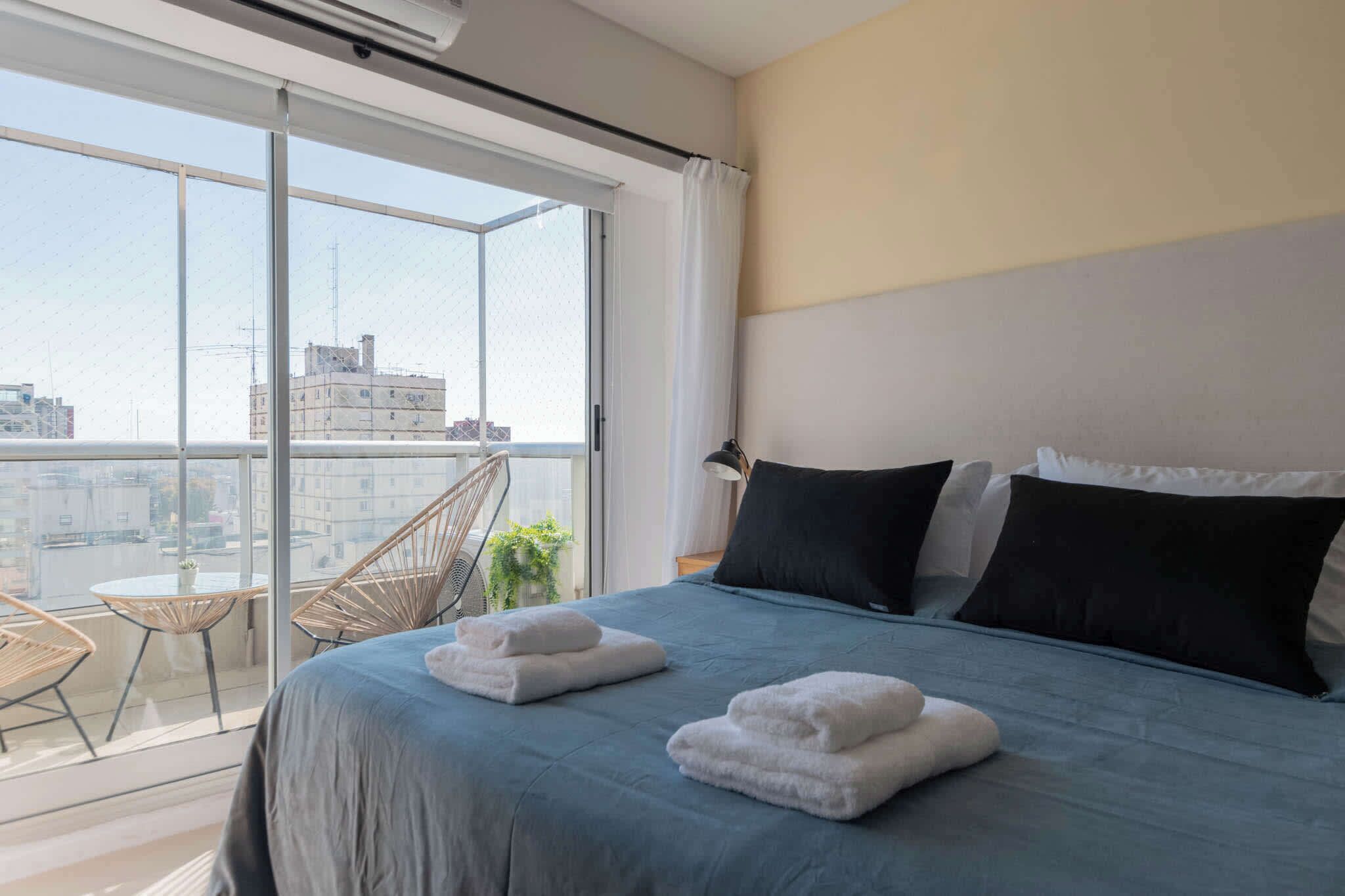 Iron/ironing board, bed sheets