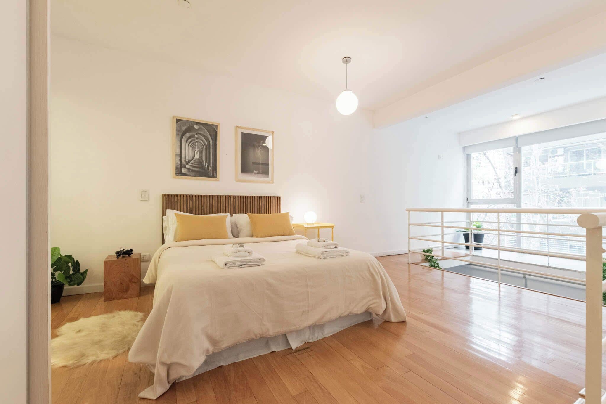 1 dormitorio, escritorio, tabla de planchar con plancha y wifi