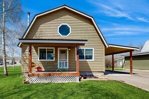 Exterior - Gunni Getaway | Pet-Friendly walkable to Downtown (Gunnison)