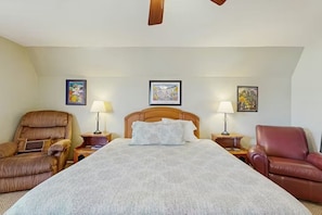 Desk, iron/ironing board, WiFi, bed sheets - Gunni Getaway | Pet-Friendly walkable to Downtown (Gunnison)