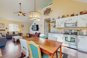Interior - Gunni Getaway | Pet-Friendly walkable to Downtown (Gunnison)