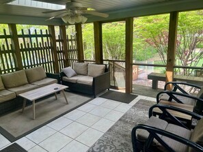 Televisión y chimenea 