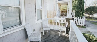 15 Mins Walk to Riverwalk, Brooklyn Arts Home!