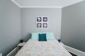Escrivaninha, Wi-Fi, roupa de cama
