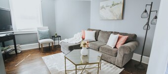 15 Mins Walk to Riverwalk, Brooklyn Arts Home!