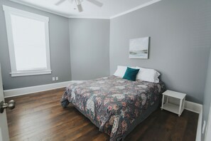 Desk, WiFi, bed sheets