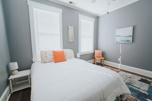 Escritorio, wifi y ropa de cama 