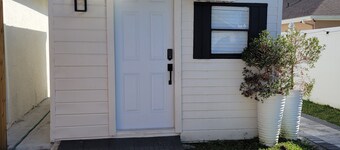 Private & Fully Independent Tiny House in Kissimmee,Fully Equipped.