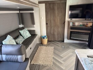 Smart TV, fireplace, stereo - Resort-Style Key Largo RV 2BR + Sofa Bed, Pool & Marina/Boat Ramp (Key Largo)