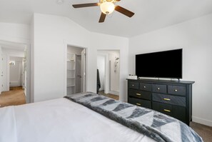 Internet, bed sheets - Cottage Home in Private Neighborhood - Clubhouse (Eagle Mountain)