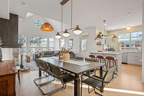 Dining - Tremblant Prestige - Les Eaux 221-3 (Mont-Tremblant)