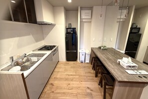 Suite, non-fumeurs, balcon | Wi-Fi gratuit