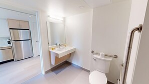 Standard Apartment, 1 Double Bed, Kitchen | Bathroom - Oak House Residence  (Toronto)