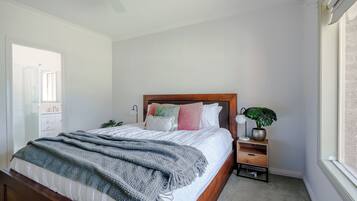 4 bedrooms, free WiFi, bed sheets