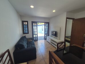 TV - Lagoa e Mar House, Barra Itanhangá (Rio de Janeiro)