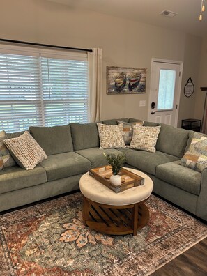 TV - 3-bedroom house in tranquil Conway neighborhood (Conway)