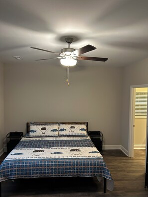 3 bedrooms, iron/ironing board, WiFi, bed sheets