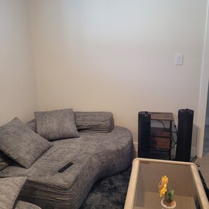 Smart TV - Beautiful new home close to greenery (Saskatoon)