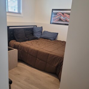 2 bedrooms, iron/ironing board, WiFi, bed sheets - Beautiful new home close to greenery (Saskatoon)