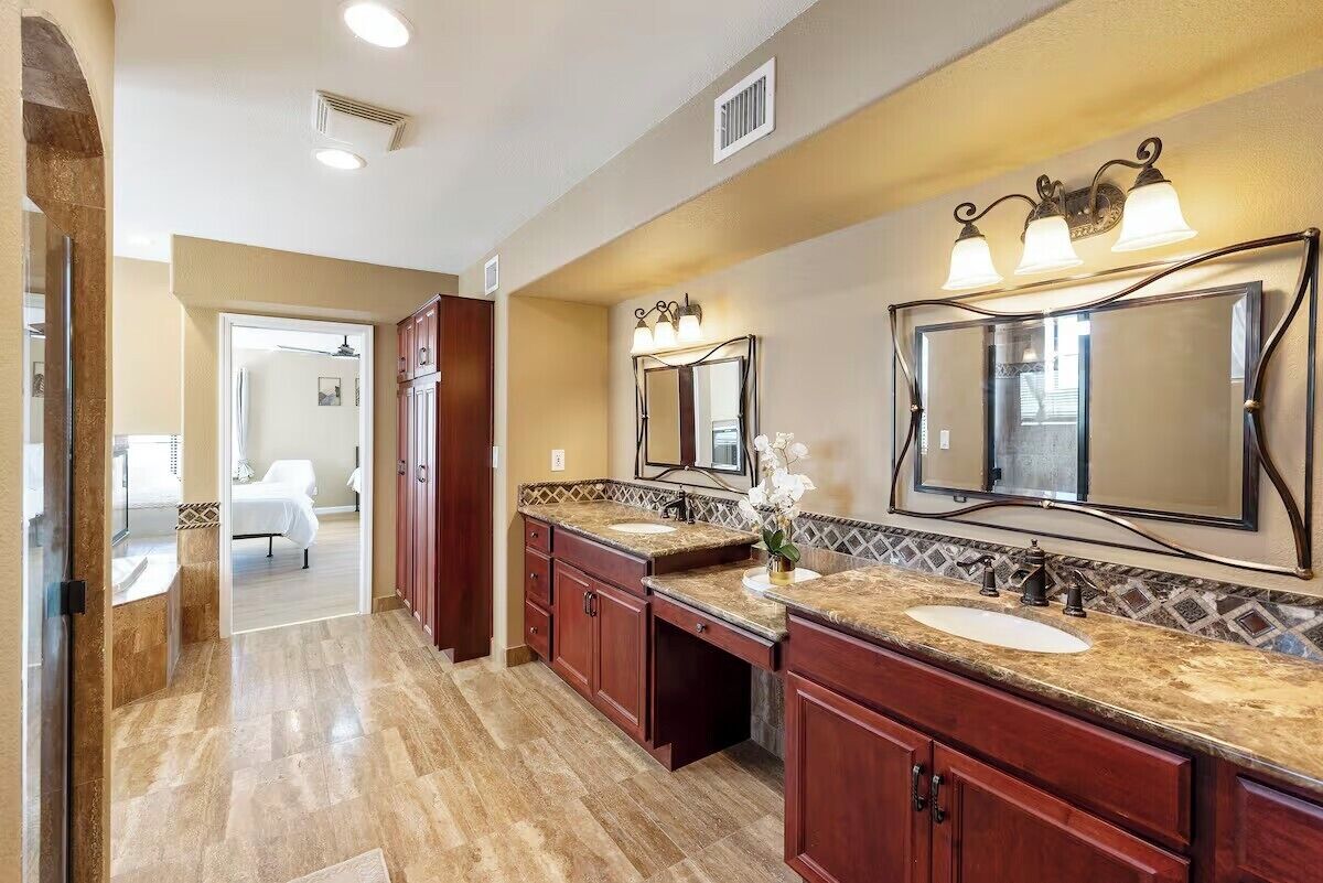 Comfort Quadruple Room | Bathroom | Towels, soap, shampoo, toilet paper