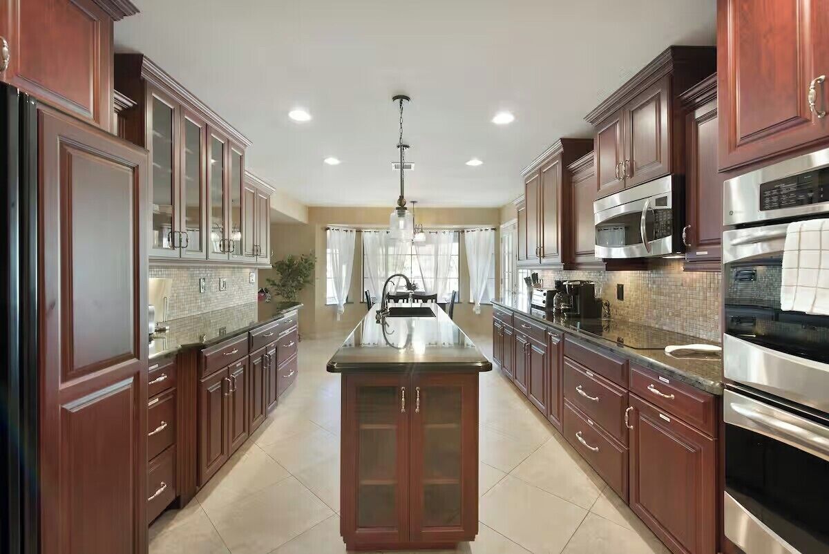 Kamar Quadruple Comfort | Dapur pribadi | Lemari es, microwave, oven, dan peralatan masak/sendok-piring