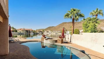 Kolam renang outdoor