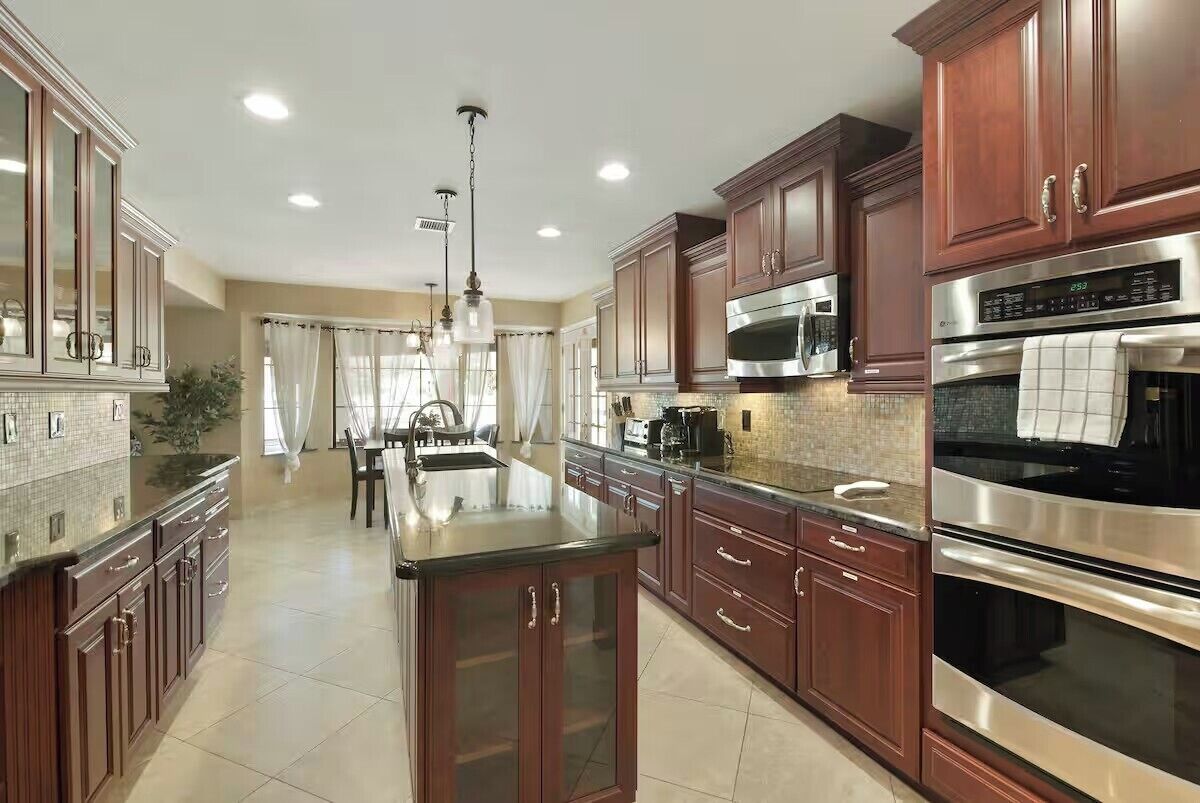 Comfort Quadruple Room | Private kitchen | Fridge, microwave, oven, cookware/dishes/utensils