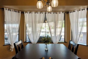 Comfort Quadruple Room | Dining