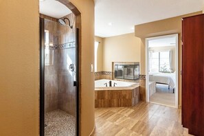 Comfort-Vierbettzimmer | Badezimmer