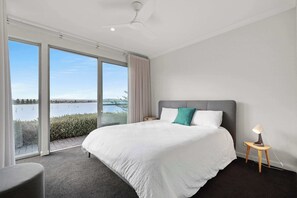 4 habitaciones, tabla de planchar con plancha, wifi y ropa de cama 