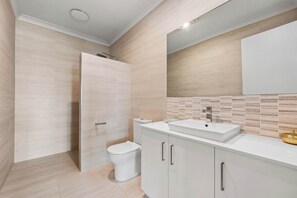 Shower, towels