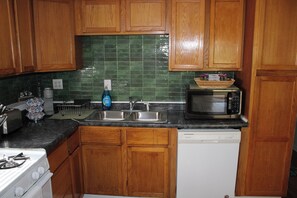 Private kitchen - Cardinal Nest/Near BSU (Muncie)