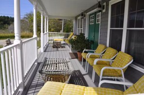 Terrace/patio - ENTIRE BEAUTIFUL 3BR Home- 2 Minute Walk to Beach (Rye)