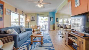 TV, bordtennis, bøker og stereoanlegg