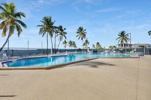 A heated pool - Florida Keys Waterfront Escape w/35' Seawall & Seconds to Open Water (Cudjoe Key)