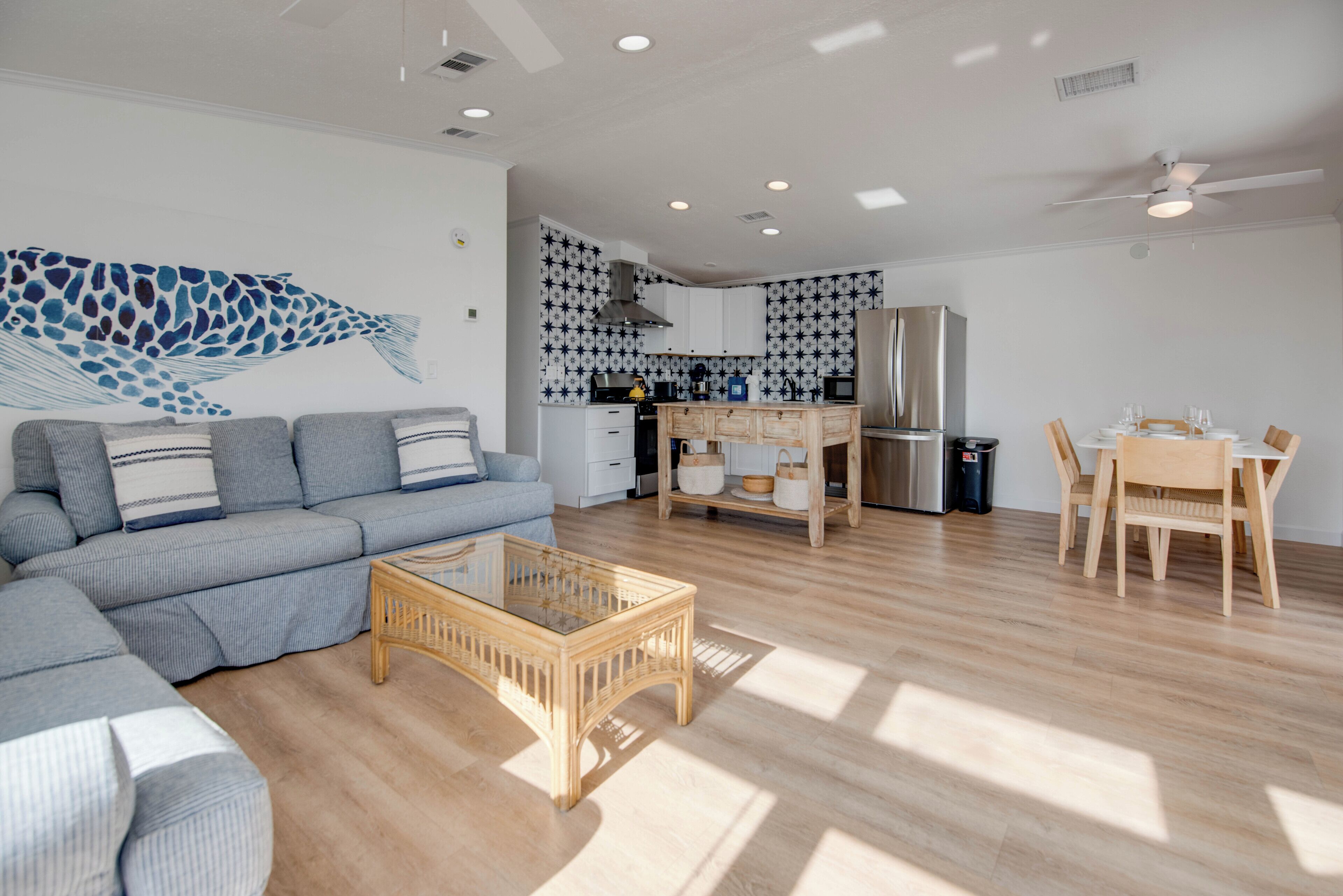 TV connectée, table de tennis de table, livres