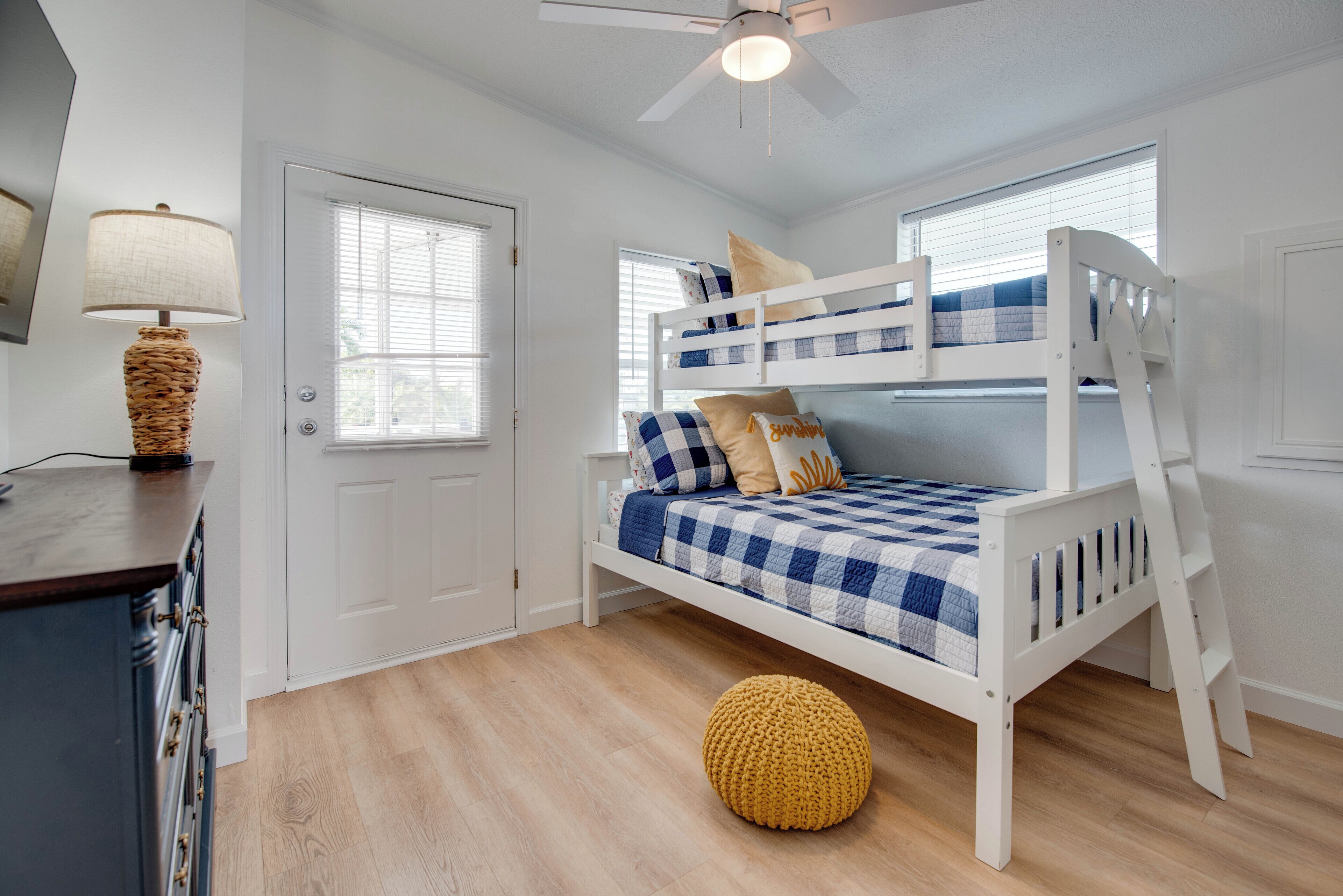 2 bedrooms, WiFi (free), bed sheets