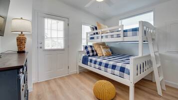 2 bedrooms, WiFi (free), bed sheets