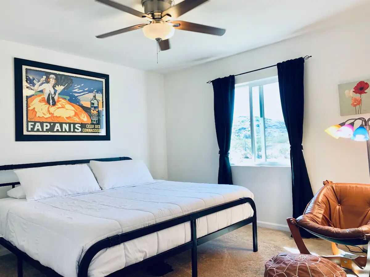 3 bedrooms, desk, iron/ironing board, travel crib