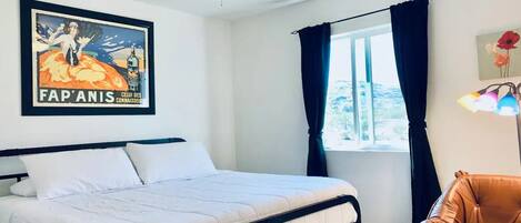 3 bedrooms, desk, iron/ironing board, travel crib