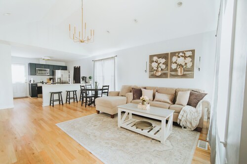 2 Min Ride to Downtown, Stylish Spacious 3 BR Home