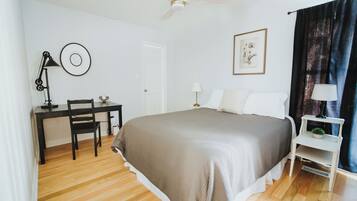 Desk, WiFi, bed sheets