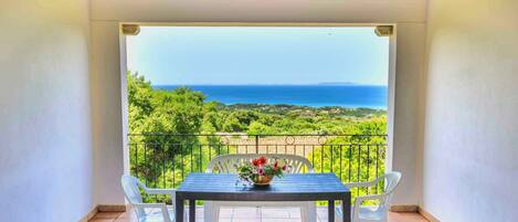 屋外ダイニングエリア