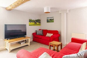 TV, stereo - Quiet alternative to a hotel - Furzen Farmhouse (Gloucestershire)