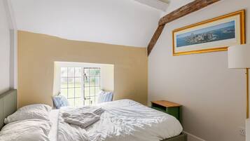 Desk, iron/ironing board, WiFi, bed sheets