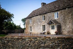 Exterior - Quiet alternative to a hotel - Furzen Farmhouse (Gloucestershire)