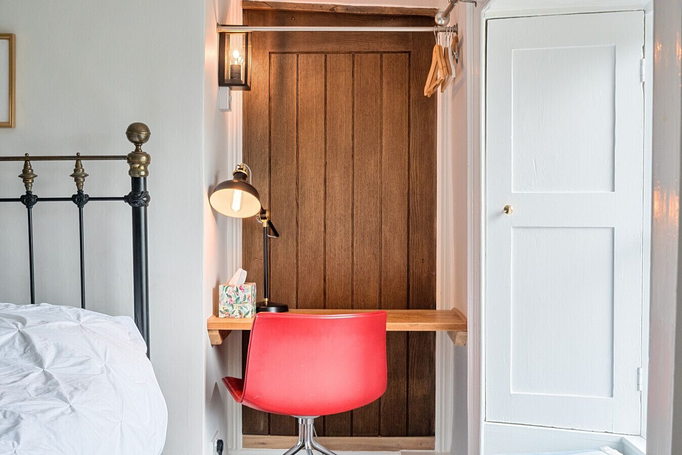 Desk, iron/ironing board, WiFi, bed sheets