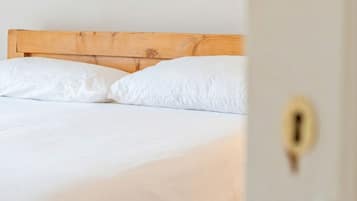 Bureau, fer et planche à repasser, Wi-Fi, draps fournis